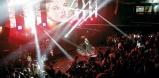 14 μουσικά σχήματα στις νυχτερινές πίστες για τις γιορτές