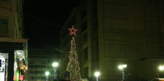 Φόρεσε τα γιορτινά του ο Πειραιάς με το φωτισμένο δένδρο και με πανέμορφη συναυλία(φωτό)