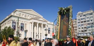 Με λαμπρότητα ο εορτασμός του Πολυούχου Άγιου Σπυρίδωνα στον Πειραιά (φωτό)