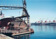 Καταπλέει στον Πειραιά η πλωτή δεξαμενή που παρήγγειλε η COSCO