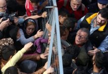 Ένταση στο Ελληνικό με επίσκεψη Μουζάλα. Απεργία πείνας προσφύγων /μεταναστών