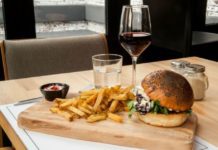 Τα στέκια για φαγητό, ποτό και καφέ στη Βούλα