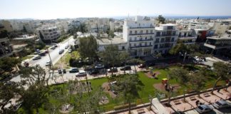 Ανάπλαση πλατείας Ξενοφώντος στη Γλυφάδα