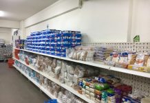 Είκοσι τόνους τρόφιμα, λαμπάδες και δώρα από τον Δήμο Γλυφάδας στους άπορους και φτωχούς πολίτες