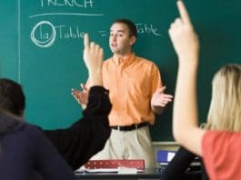 Βράβευση εθελοντών καθηγητών Δήμου Γλυφάδας