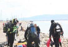 Με μεγάλη συμμετοχή ο εθελοντικός καθαρισμός της παραλίας της Φρεατύδας (φωτό)