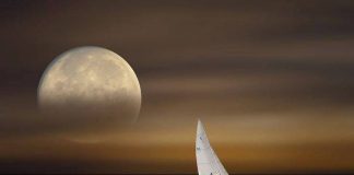 Δροσιά και βουτιές με φεγγάρι σε υπέροχες παραλίες της Αττικής Ακτής