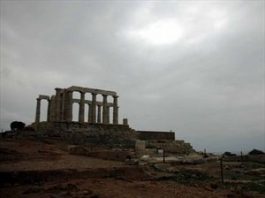 Μακάβριο εύρυμα στο Σούνιο. Επί ποδός η Ασφάλεια για τον σάκο με οστά