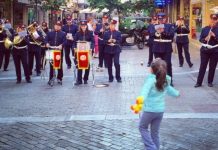 Συνεχίζει τους μουσικούς περίπατους η Φιλαρμονική του Δήμου Πειραιά