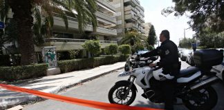 Στα χέρια της αστυνομίας ο υπαίτιος της μεγάλης πυρκαγιάς στην εφορία Γλυφάδας.