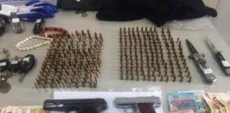 Έφοδος της αστυνομίας και χειροπέδες σε σπείρα που “λεηλατούσε” και τις γειτονιές της παραλιακής