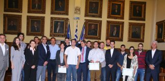 Βραβεία για καινοτόμες ιδέες του «Piraeus Maritime Hackathon» από τον Δήμο Πειραιά