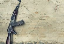 Μάχη σώμα με σώμα με ένοπλους ληστές στο Π. Φάληρο. Πυροβολισμοί με καλάσνικοφ και μία σύλληψη