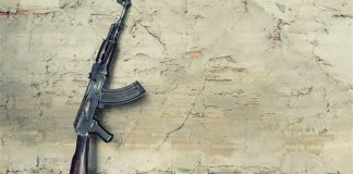 Μάχη σώμα με σώμα με ένοπλους ληστές στο Π. Φάληρο. Πυροβολισμοί με καλάσνικοφ και μία σύλληψη