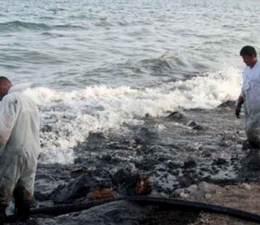 Στη δίνη της ρύπανσης παραμένει ο Σαρωνικός. Τι δείχνουν οι μετρήσεις του ΕΛΚΕΘΕ