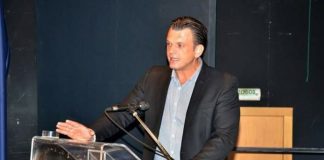 Τι έγινε με τα αστυνομικά τμήματα Βάρης και Βούλας; Μια αποκαλυπτική συνέντευξη