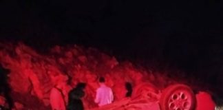 Ανατράπηκε αυτοκίνητο στη Βάρκιζα (φωτό)