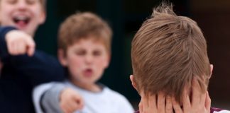 ΝΤΡΟΠΗ: δασκάλα στον Άλιμο διέταξε τα παιδιά να κάνουν bullying σε 9χρονο συμμαθητή τους