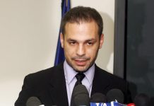 Έφοδος” και ληστεία στο σπίτι του Ντέμη Νικολαϊδη στα “σύνορα” Γλυφάδας- Βούλας. “Άρπαξαν” χρήματα , κοσμήματα κ.α
