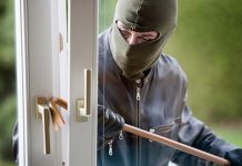 Έδεσαν, φίμωσαν και κατάκλεψαν ηλικιωμένο ζευγάρι στο σπίτι του στον Άλιμο