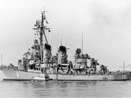 Στη Στη σκιά του Ποσειδώνα Η ανταρσία του Αντιτορπιλικού «ΒΕΛΟΣ» στον Πολυχώρο του Δημαρχείου Π. Φαλήρου