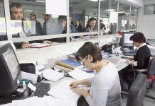 Τι φέρνει για το Δημόσιο το 2018: μειώσεις αποδοχών, κινητικότητα, κρίσεις κ.α