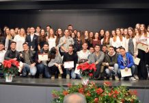 Βραβεία στους επιτυχόντες σε ΑΕΙ /ΤΕΙ από τον Δήμο Βούλας Βάρης Βουλιαγμένης(video)