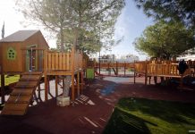 Αυλαία στη σύγχρονη παιδική χαρά της Γλυφάδας (φωτό)