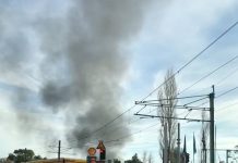 Φλέγεται σκάφος στη Μαρίνα Αλίμου. Ισχυρές πυροσβεστικές δυνάμεις επί τόπου