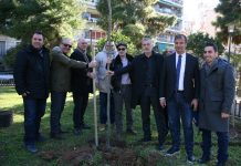 Δενδροφύτευση στους κήπους της Τερψιθέας στο Πειραιά