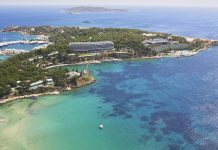 “Τρέχουν” οι εργασίες στον Αστέρα Βουλιαγμένης. Ποια κτίρια κατεδαφίζονται , ποια ανασκευάζονται