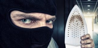 Σοκ και τρόμος στο Ελληνικό. Βασάνισαν άγρια 93χονη για 80 ευρώ.