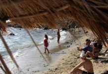 Πρωτοβουλία Ελληνοαμερικανών μαθητών για τον καθαρισμό των ακτών της Σαρωνίδας