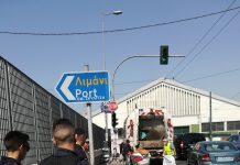Επιχείρηση “σκούπα” στον Πειραιά για το παρεμπόριο. Κατασχέθηκαν πεντέμισι τόνοι λαθραίων.