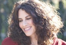 Μεγάλη συναυλία με την Ελευθερία Αρβανιτάκη στο Ελληνικό στη πλατεία Σουρμενών