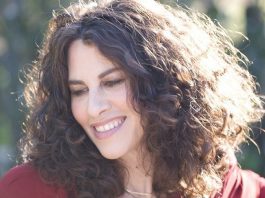 Μεγάλη συναυλία με την Ελευθερία Αρβανιτάκη στο Ελληνικό στη πλατεία Σουρμενών