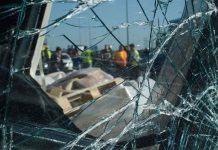 Από θαύμα σώθηκε ο οδηγός. Σοβαρό τροχαίο στη Λ. Βουλιαγμένης τα ξημερώματα