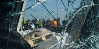 Από θαύμα σώθηκε ο οδηγός. Σοβαρό τροχαίο στη Λ. Βουλιαγμένης τα ξημερώματα