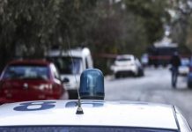 Άγριο διπλό κτύπημα στο Π. Φάληρο με ληστείες σε κοσμηματοπωλείο και μίνι μάρκετ