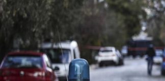 Άγριο διπλό κτύπημα στο Π. Φάληρο με ληστείες σε κοσμηματοπωλείο και μίνι μάρκετ