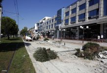 Ξεκίνησαν τα έργα ανάπλασης του εμπορικού κέντρου Γλυφάδας. Που επεκτείνονται . Τι θα γίνει στις γιορτές των Χριστουγέννων