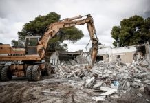900 αυθαίρετα εντός του π.αεροδρομίου Ελληνικού κατεδαφίζονται με μπουλντόζες . Τρέχει η επένδυση