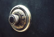 “Άρπαξαν” χρηματοκιβώτιο από εταιρεία στη Γλυφάδα.