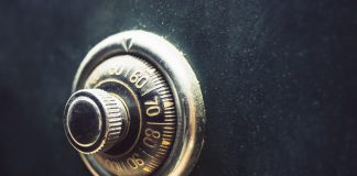 “Άρπαξαν” χρηματοκιβώτιο από εταιρεία στη Γλυφάδα.