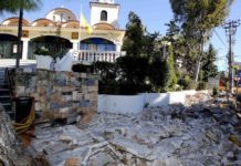 “Τρέχουν” τα έργα ανάπλασης στην Πλατεία Αγίου Παύλου στη Γλυφάδα