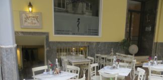 Γεύσεις και αισθήσεις από Κυκλάδες με το “Ελιά και Τσίπουρο”.