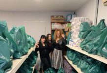 Διανομή προϊόντων από το Κοινωνικό Παντοπωλείο του Δήμου Γλυφάδας