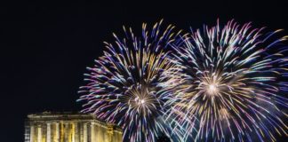 Ο πλανήτης υποδέχτηκε το 2020. Μεγάλες γιορτές σε όλη την Ελλάδα (φωτό)