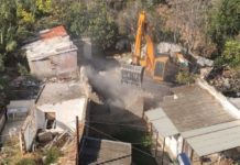 Κατεδάφιση αυθαιρέτων στο Ρέμα της Πικροδάφνης από τον Δήμο Π.Φαλήρου