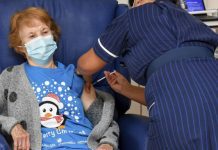 90χρονη Βρετανή ο πρώτος άνθρωπος στον κόσμο που έκανε το εμβόλιο για τον κορωνοϊό